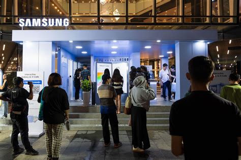 Giới trẻ nói gì về quán cà phê công nghệ Interactive Galaxy AI siêu hot tại Saigon Centre