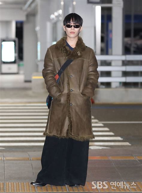 더쿠 악뮤 출국 기사사진 