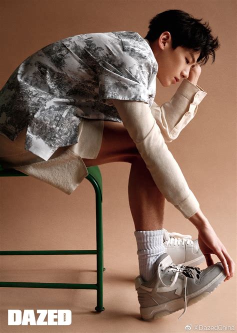 Pin by Zenan W on 休闲pose Gay relationship Hand pose Poses