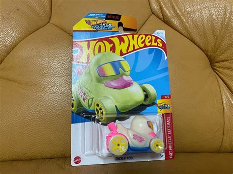 現貨 正版 全新 絕版 風火輪 hot wheels 鴨子車 夜光版本 duck nroll 書籍休閒與玩具 玩具公仔桌遊在旋轉拍賣
