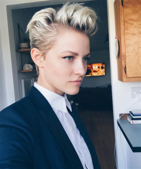 Cô nàng đẹp trai hot nhất nhì Instagram với vẻ ngoài ai cũng phải mê