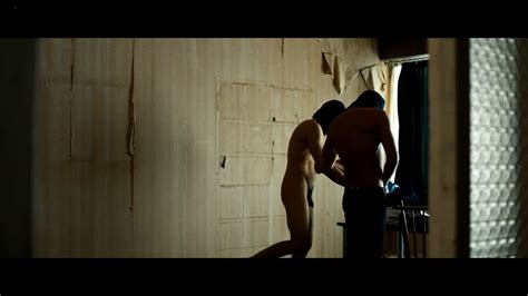 Omg He S Naked Aladdin S Hot Jafar Aka Actor Marwan Kenzari Omg Blog