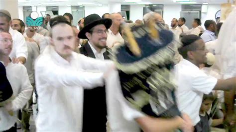 Live Stream Simchat Torah In Machon Meir