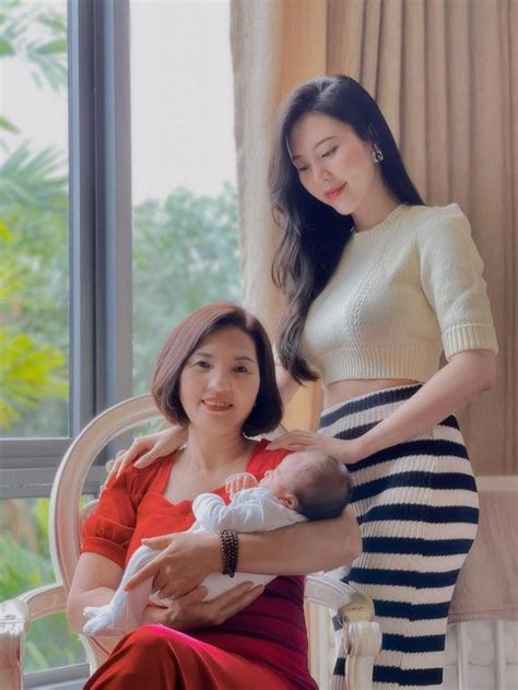 Hot girl Người ấy là ai Vũ Ngọc Châm tổ chức tiệc đầy tháng cho con vòng eo sau sinh khiến