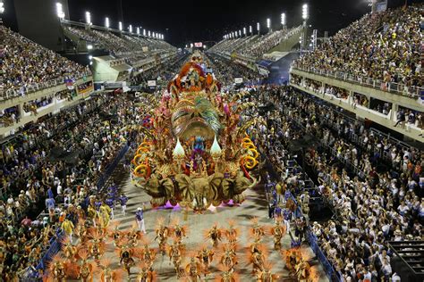 The immense Carnaval of Rio de Janeiro - photo taken last night [5760 x ...