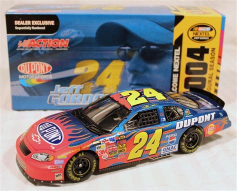 ..2004 Jeff Gordon 1/24th Dupont "Welcome Nextel" car