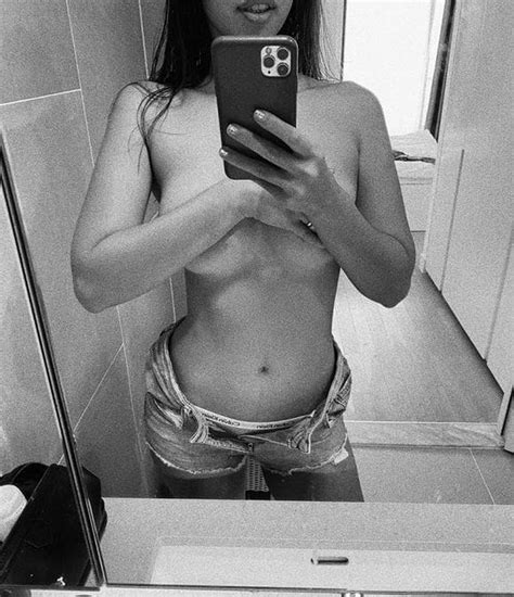 Si U M U H Anh Ng Nh B N Nude L L V Ng Kh Ng M Ru T C Ph N Ng G Y Ch