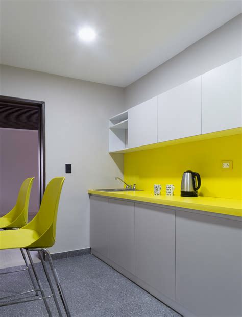 Travelers are raving about the Happy shuttle staff and reliability 2