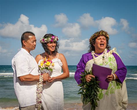 traditional hawaiian wedding ceremony  rainbow  paradise