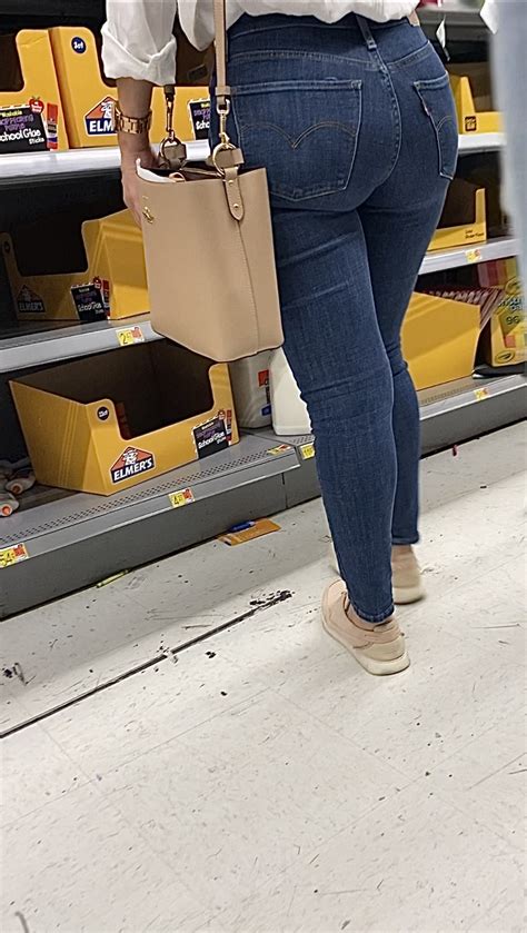 Latina Milf Goddess Filling Out Her Jeans Very Well Tight Jeans Forum