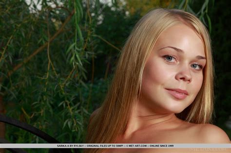 Pretty Hot Chick Makes Stimulating Art Show XXX Dessert Picture