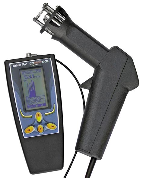 Jak se jmenuje přístroj na měření pevnosti betonu?