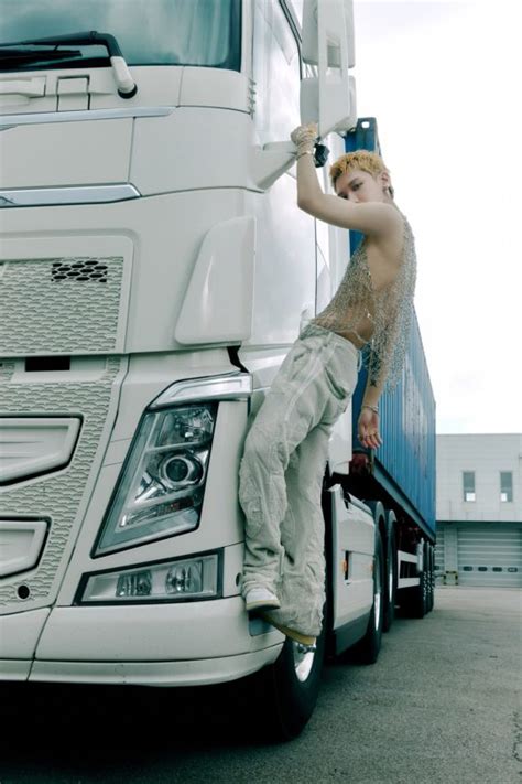 Watch Ncts Ten Sings Paint Me Naked In Bold Solo Track Mv Soompi