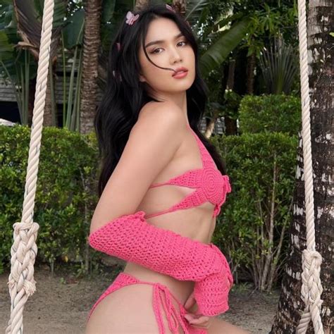 Ngọc Trinh nóng bỏng trong loạt ảnh bikini mới khoe vóc dáng cực đỉnh