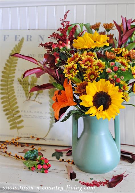 13 Fall Flower Arrangements - Town & Country Living