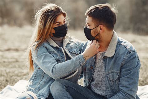 10 Quarantine Date Ideas That are Social Distancing Safe | Pizza My Darling