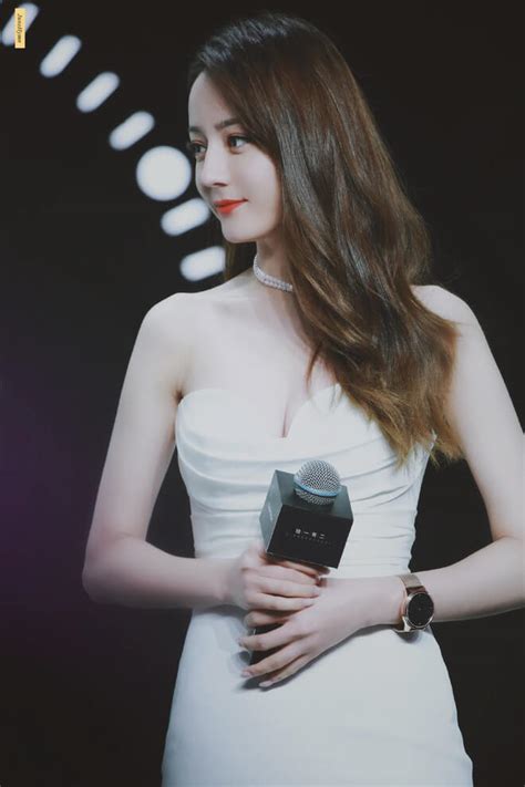 Lộ clip Địch Lệ Nhiệt Ba sex cùng bạn trai siêu hấp dẫn