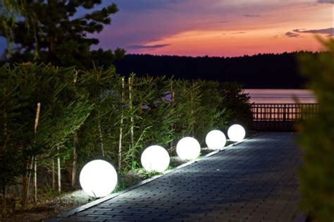 Как подобрать правильное освещение для сада — советы ландшафтного ...
