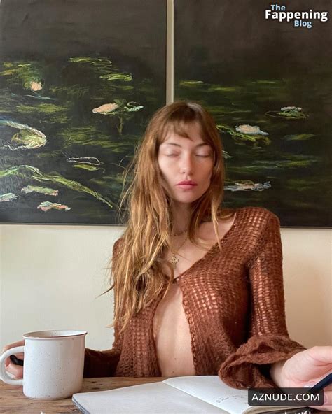 SARAH HOLT Nude AZNude