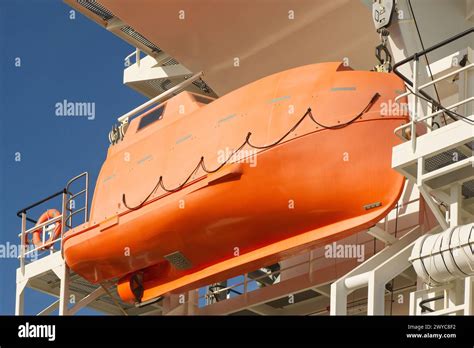 Vessel Lifeboat Hi Res Stock Photography And Images Alamy