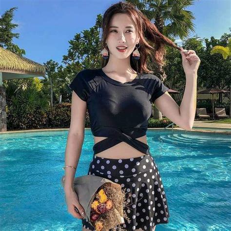 Du lịch một chuyến hotgirl Trâm Anh cho lên sóng cả BST bikini gợi cảm khoe trọn dáng nuột nà