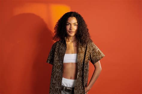 Olivia Dean speaks of family in her latest album preview, 'Carmen' | Dork
