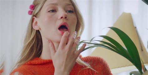 Fit And Seductive Blonde Figuring Out How To Orgasm ZB Porn