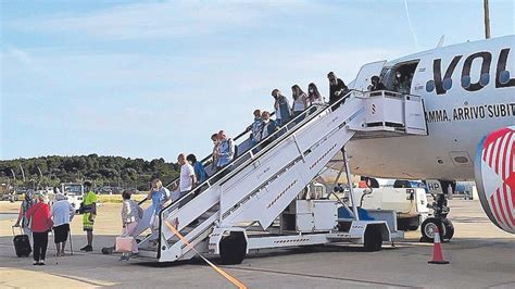 Primer Vuelo De La Nueva Ruta Nacional Del Aeropuerto De Castell N El