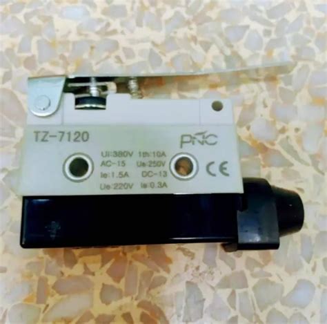 Limit Switch ลิมิตสวิทช์ Tz 7120 Ui 380v Lth 10a Ac 15 Le 1 5a Ue 220v