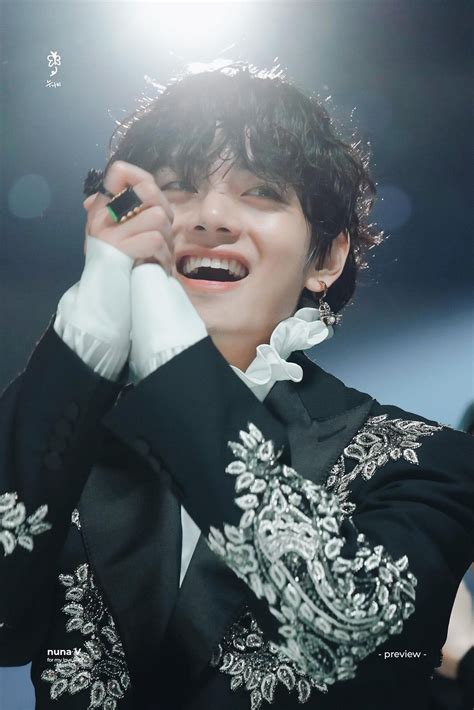 Tae Hyung Wallpaper Bts V Smile 집