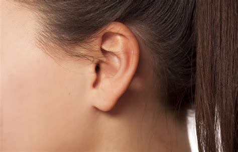 9 Best Home Remedies For Lump Behind Ear (Symptoms And Causes)