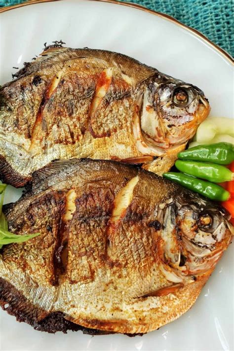 Pan Seared Pomfret Fish IzzyCooking