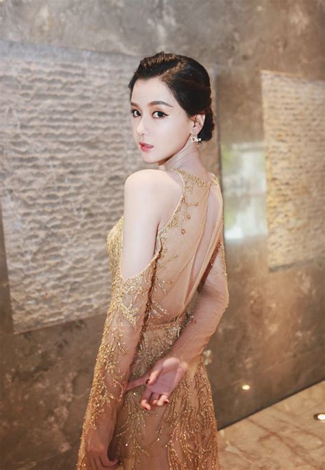 Hot girl Trung Quốc lộ nhan sắc thật khi ấn nhầm khi livestream