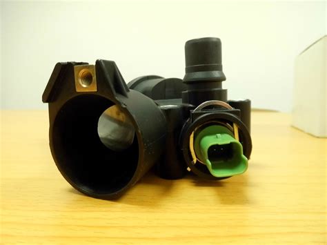 LAND ROVER 2.2L DIESEL THERMOSTAT AND HOUSING LR001312 | eBay