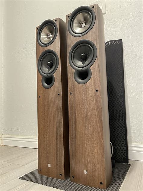 KEF Q Series IQ5 Floor Standing Speakers immaculate condition | Reverb