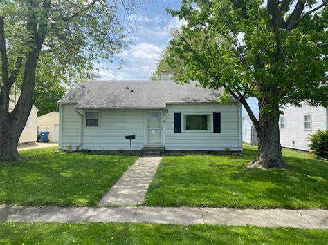 829 E Chestnut St Hoopeston Il 60942 Redfin