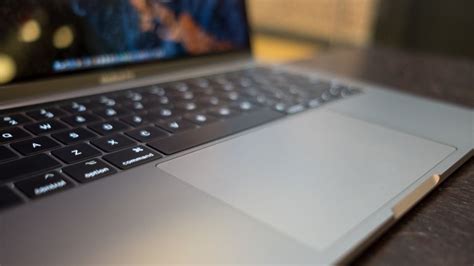 Macbook Pro RAM 32 GB Diprediksi Meluncur 2019