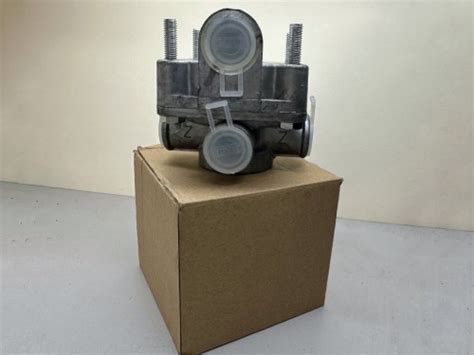 Клапан ускорительный для КамАЗ 100-3518010. Купить запчасть на ...