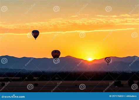 Unique Hot Air Balloon Shapes Against A Setting Sun Stock Illustration Illustration Of Skyline