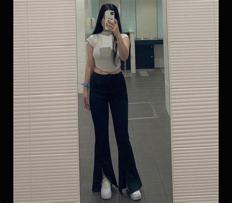 Sở hữu số đo vòng một hơn 1m hai cô nàng hot girl Việt vẫn khiến fan ngất ngây với vóc dáng