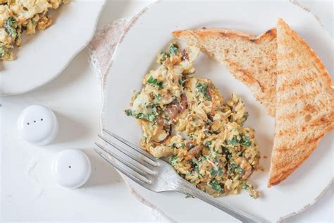 Scrambled Eggs With Cheese And Spinach