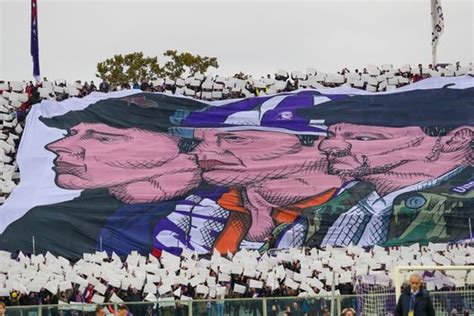 FOTO La Coreografia Della Curva Fiesole 50 Anni Degli Ultras Viola