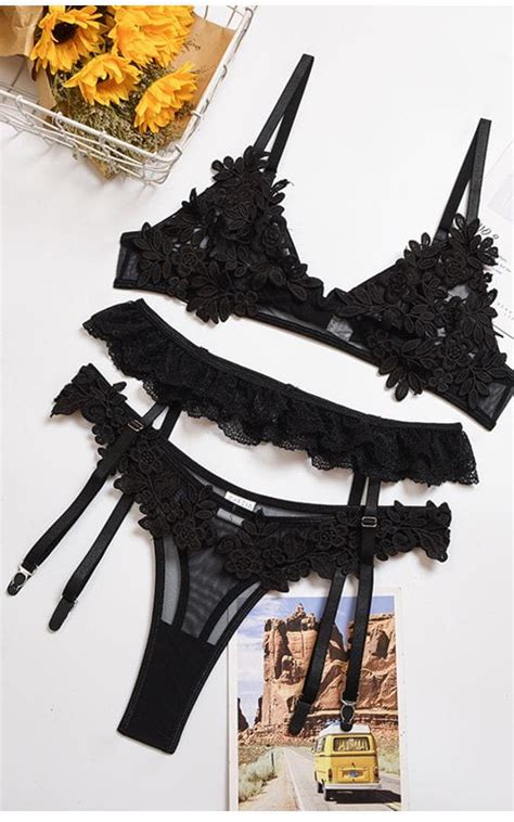 Секси Црн Комплет Големина L XXX SEX SHOP LIBIDO SKOPJE НАЈНИСКИ ЦЕНИ