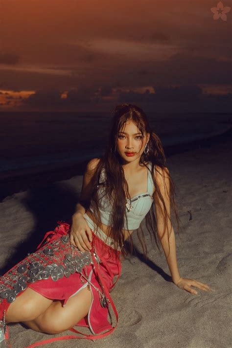 COLET BINI PHOTOSHOOT KARERA In 2024 Pretty Brunette Friendship Photoshoot Cute Poses For