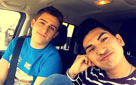 Il Coraggio Di Una Coppia Gay Del Tennesee Al Ballo Della Scuola Gay It