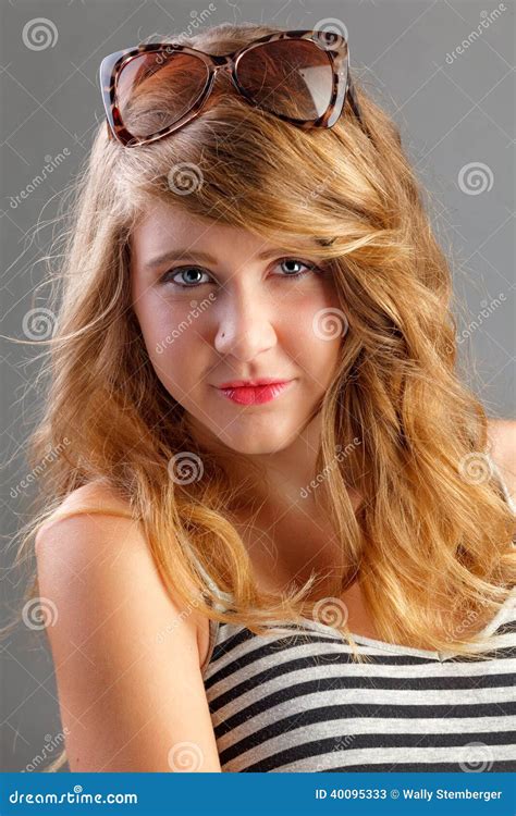 Fille Blonde Attirante Image Stock Image Du Blonde Visage