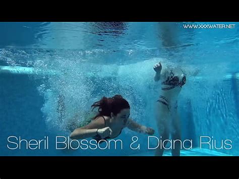Sexy Babes With Big Tits Swim Underwater In The Pool Xvideos Xvideos
