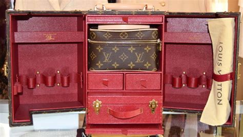 История бренда Louis Vuitton (Луи Виттон) - создание и развитие ...