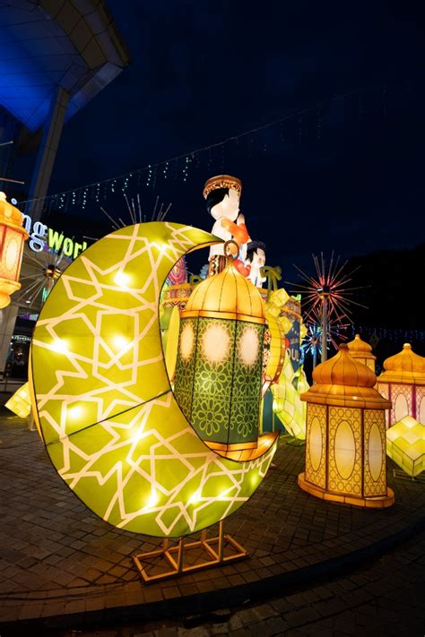 Lantern of Ramadhan, Wow Ada Lampion Raksasa Setinggi 8 Meter di Living