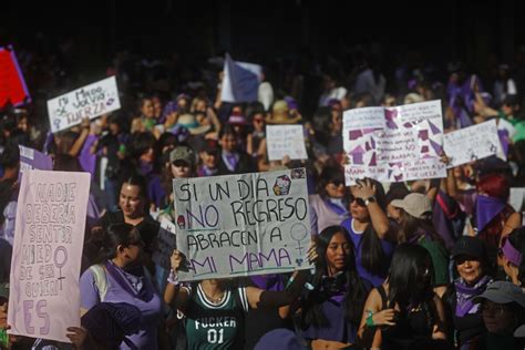 Marcha 8M Mujeres alzan la voz por víctimas de hostigamiento Grupo